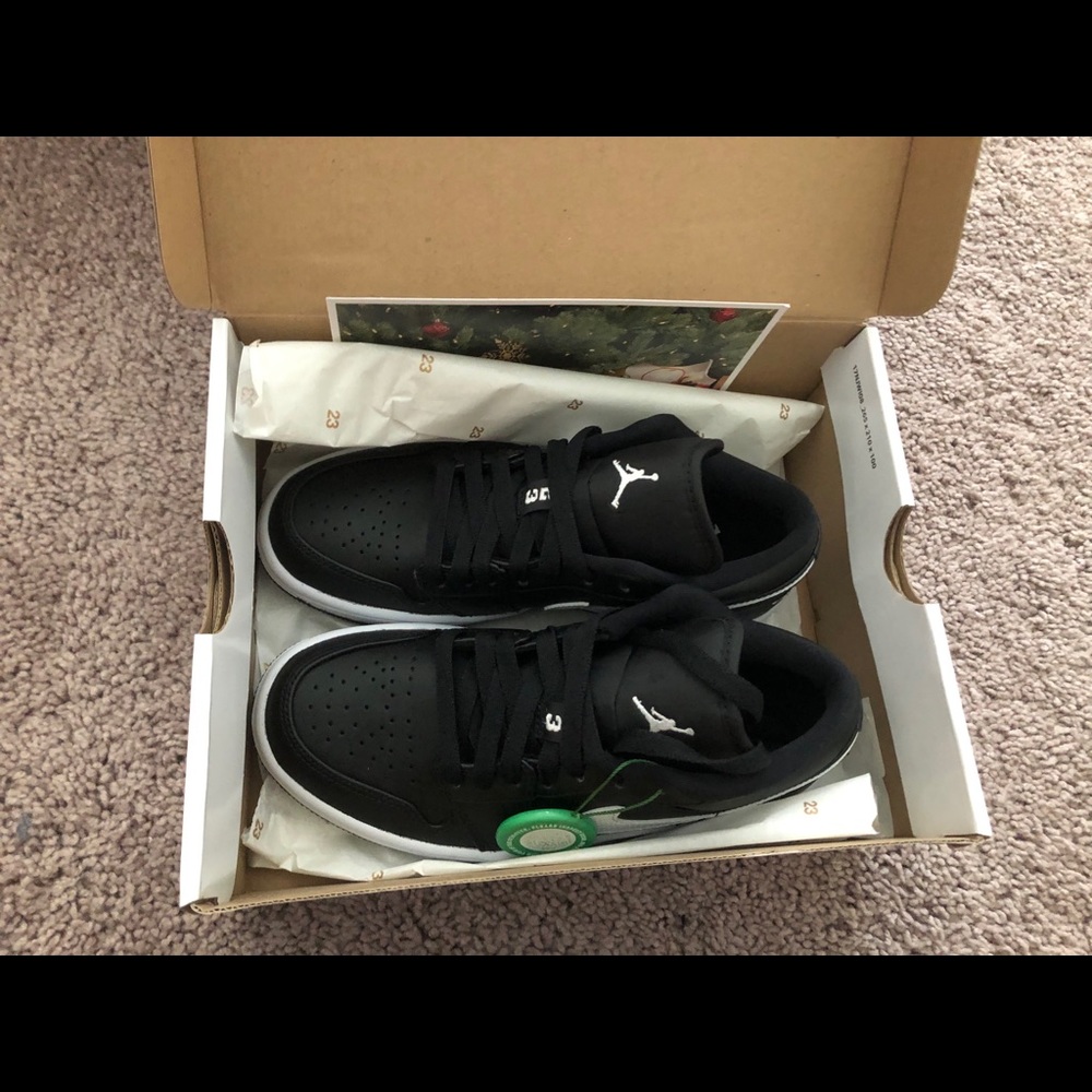 Black and white womens air jordan low top